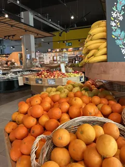 385-biocoop-grasse-les-pois-bio-magasin-banane-orange-fruit-saison-local.webp