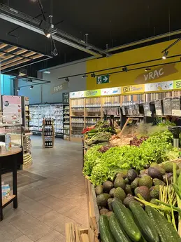 385-biocoop-grasse-les-pois-bio-magasin-concombre-salade-avocat-legume-saison-local.webp