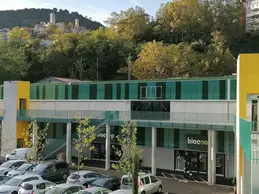 385-biocoop-grasse-les-pois-bio-magasin-devanture-facade.webp