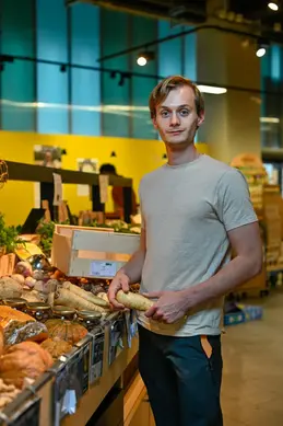 385-biocoop-grasse-les-pois-bio-magasin-equipe-legume-saison-local.webp