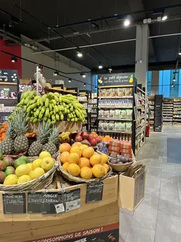 385-biocoop-grasse-les-pois-bio-magasin-fruit-saison-local-orange-pome-banane-ananas.webp