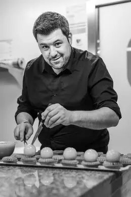 385-biocoop-grasse-les-pois-bio-magasin-montage-tartelette-patisserie-gourmandise-preparation-local.webp