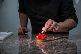 385-biocoop-grasse-les-pois-bio-magasin-patisserie-gourmandise-fraise-tartelette.webp