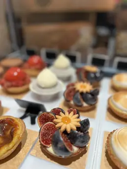 385-biocoop-grasse-les-pois-bio-magasin-patisserie-tartelette-figue.webp