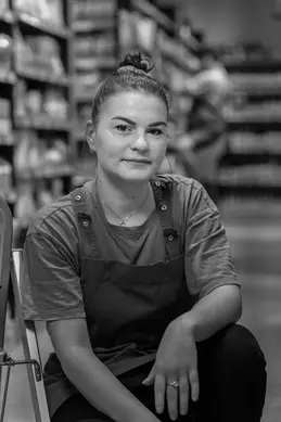 385-biocoop-grasse-les-pois-bio-magasin-portrait-equipe-noir-blanc.webp