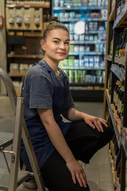 385-biocoop-grasse-les-pois-bio-magasin-portrait-equipe-rayon.webp