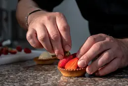 385-biocoop-grasse-les-pois-bio-magasin-tartelette-fraise-gourmandise-patisserie.webp