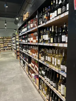 385-biocoop-grasse-les-pois-bio-magasin-vin-cave-blanc-rose-rouge.webp