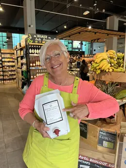 385-biocoop-grasse-les-pois-bio-magasin-vin-cubi-degustation-cave-equipe.webp
